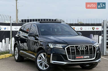 Позашляховик / Кросовер Audi Q7 2022 в 