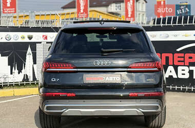 Позашляховик / Кросовер Audi Q7 2022 в 