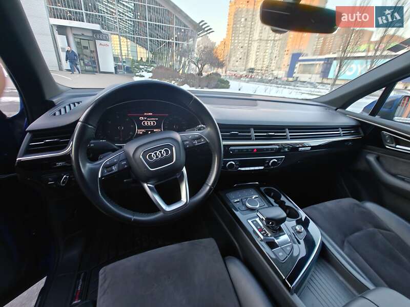 Внедорожник / Кроссовер Audi Q7 2016 в Киеве