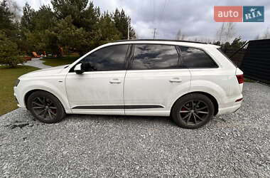Позашляховик / Кросовер Audi Q7 2015 в 