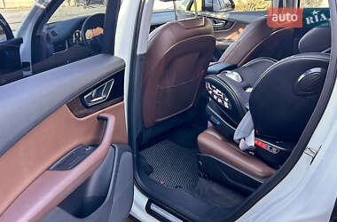 Позашляховик / Кросовер Audi Q7 2015 в 