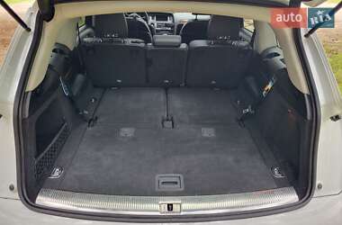 Позашляховик / Кросовер Audi Q7 2013 в 