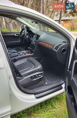Позашляховик / Кросовер Audi Q7 2013 в 