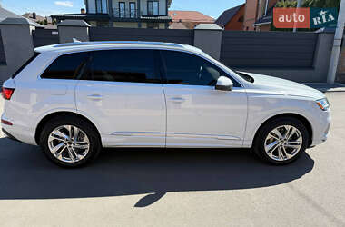 Внедорожник / Кроссовер Audi Q7 2022 в 