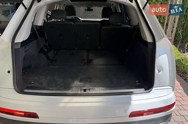 Внедорожник / Кроссовер Audi Q7 2022 в 