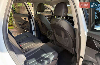 Внедорожник / Кроссовер Audi Q7 2022 в 