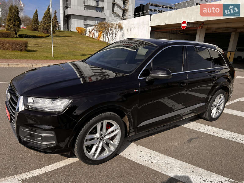 Внедорожник / Кроссовер Audi Q7 2018 в Киеве