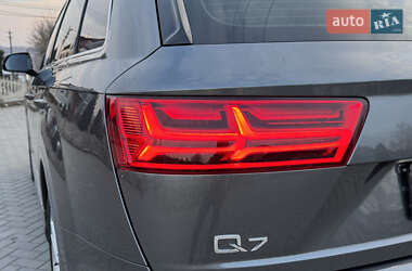 Внедорожник / Кроссовер Audi Q7 2016 в 