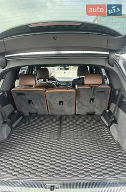 Внедорожник / Кроссовер Audi Q7 2016 в 