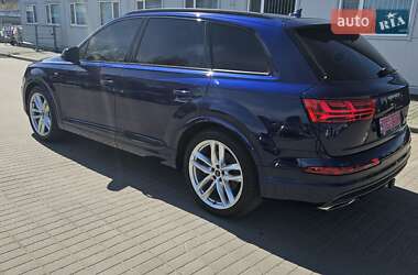 Позашляховик / Кросовер Audi Q7 2019 в 