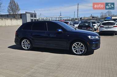 Позашляховик / Кросовер Audi Q7 2019 в 