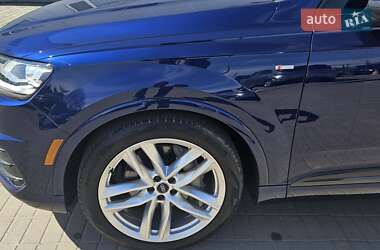 Позашляховик / Кросовер Audi Q7 2019 в 