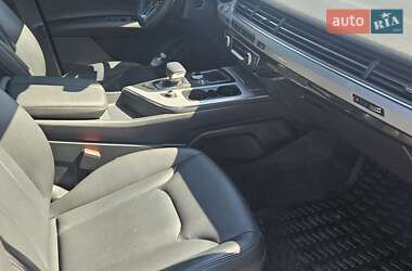Позашляховик / Кросовер Audi Q7 2019 в 