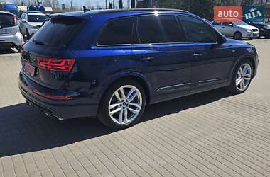 Позашляховик / Кросовер Audi Q7 2019 в 