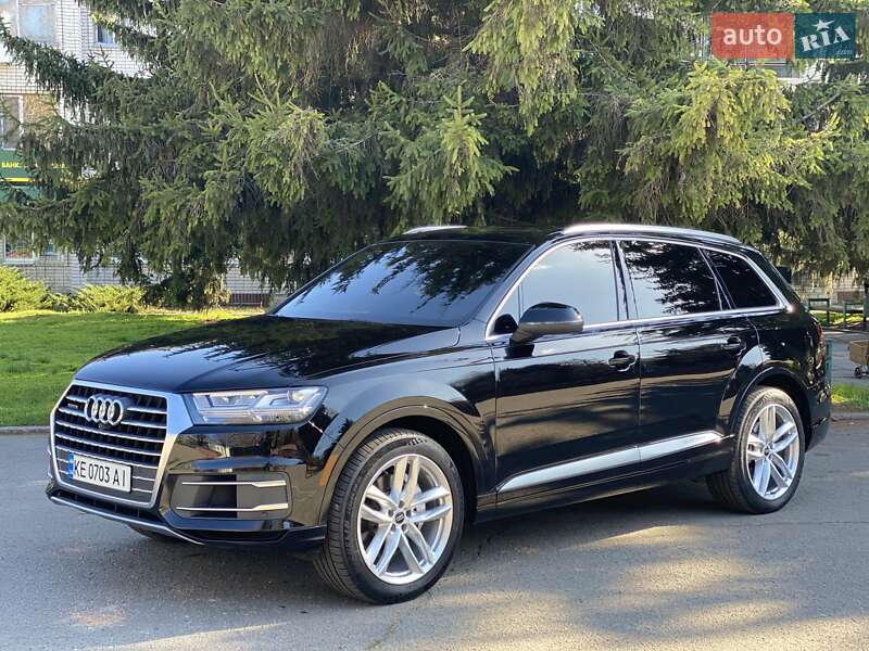 Внедорожник / Кроссовер Audi Q7 2016 в 