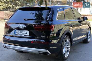 Позашляховик / Кросовер Audi Q7 2016 в 