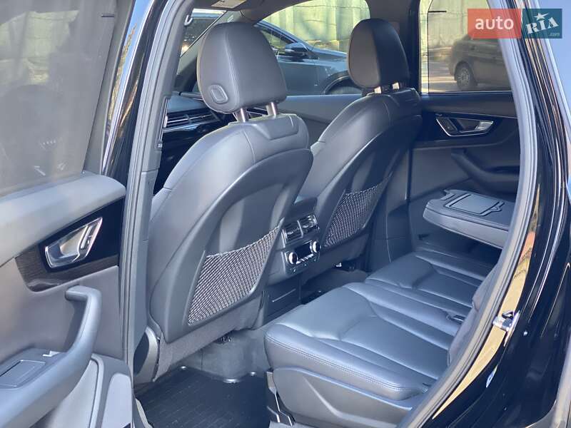 Внедорожник / Кроссовер Audi Q7 2016 в Соленом