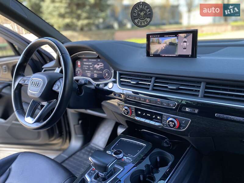 Внедорожник / Кроссовер Audi Q7 2016 в Соленом