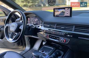 Позашляховик / Кросовер Audi Q7 2016 в 