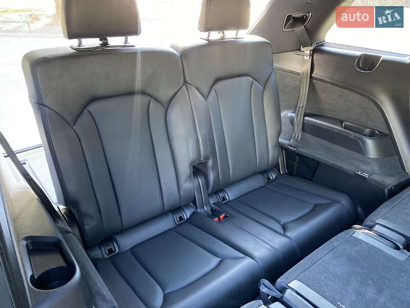 Внедорожник / Кроссовер Audi Q7 2016 в Соленом