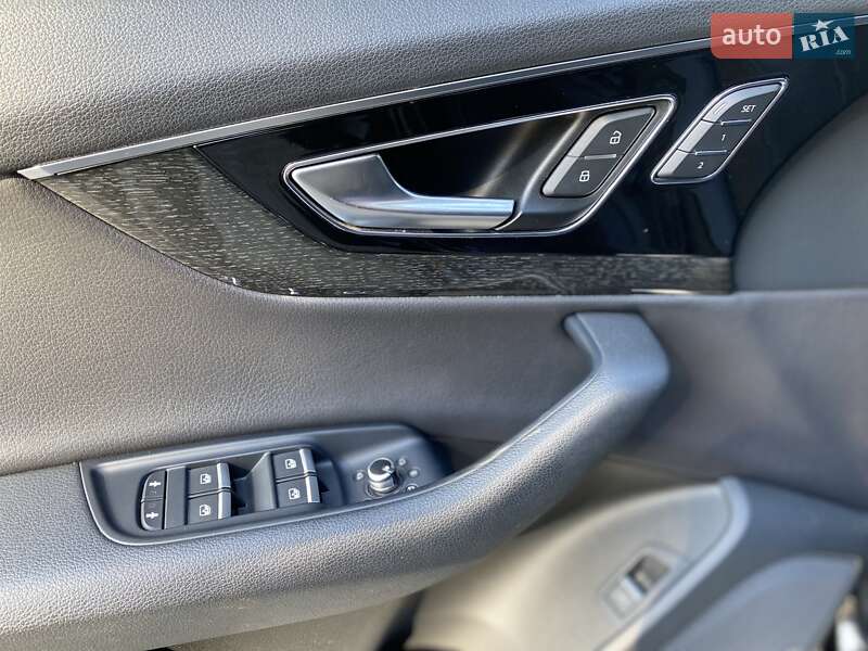 Внедорожник / Кроссовер Audi Q7 2016 в Соленом