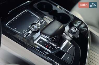 Внедорожник / Кроссовер Audi Q7 2017 в 