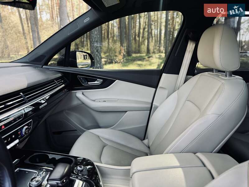 Внедорожник / Кроссовер Audi Q7 2017 в Житомире