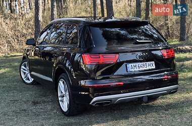 Внедорожник / Кроссовер Audi Q7 2017 в 