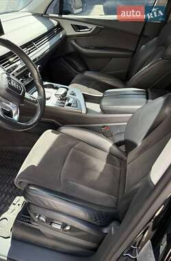 Внедорожник / Кроссовер Audi Q7 2017 в 