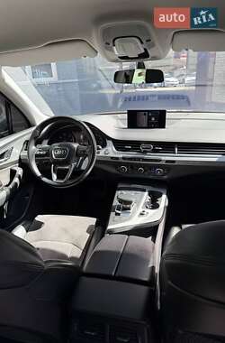 Внедорожник / Кроссовер Audi Q7 2017 в 