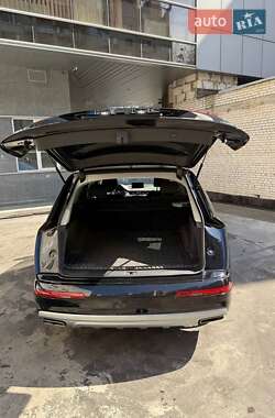 Внедорожник / Кроссовер Audi Q7 2017 в 