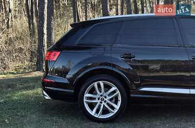 Внедорожник / Кроссовер Audi Q7 2017 в 