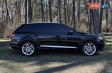 Внедорожник / Кроссовер Audi Q7 2017 в 