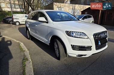 Позашляховик / Кросовер Audi Q7 2013 в 