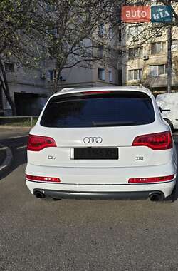 Позашляховик / Кросовер Audi Q7 2013 в 