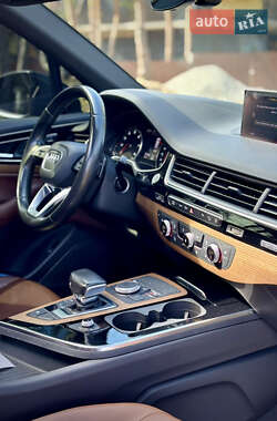 Позашляховик / Кросовер Audi Q7 2016 в 