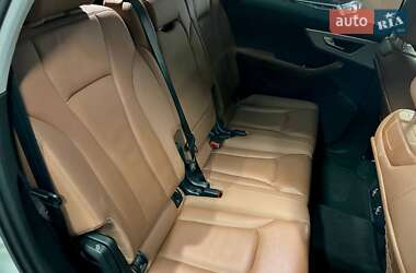 Внедорожник / Кроссовер Audi Q7 2020 в 