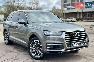 Внедорожник / Кроссовер Audi Q7 2016 в 