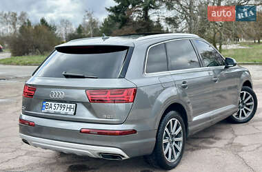 Внедорожник / Кроссовер Audi Q7 2016 в 
