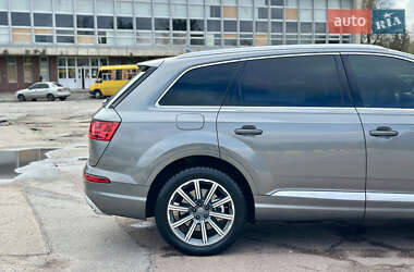 Внедорожник / Кроссовер Audi Q7 2016 в 