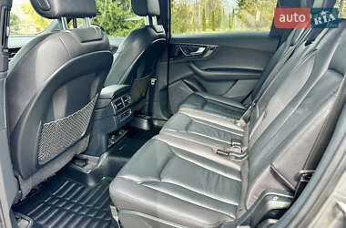 Внедорожник / Кроссовер Audi Q7 2016 в 
