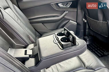 Внедорожник / Кроссовер Audi Q7 2016 в 
