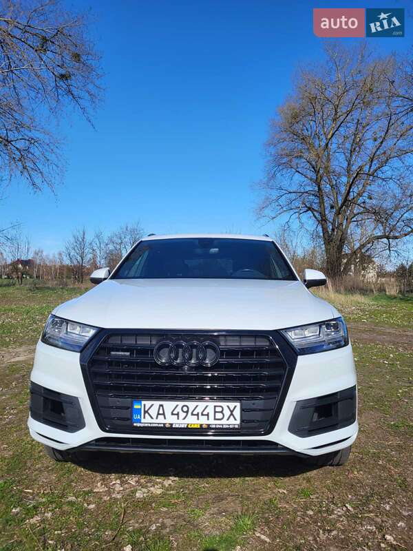 Внедорожник / Кроссовер Audi Q7 2019 в 