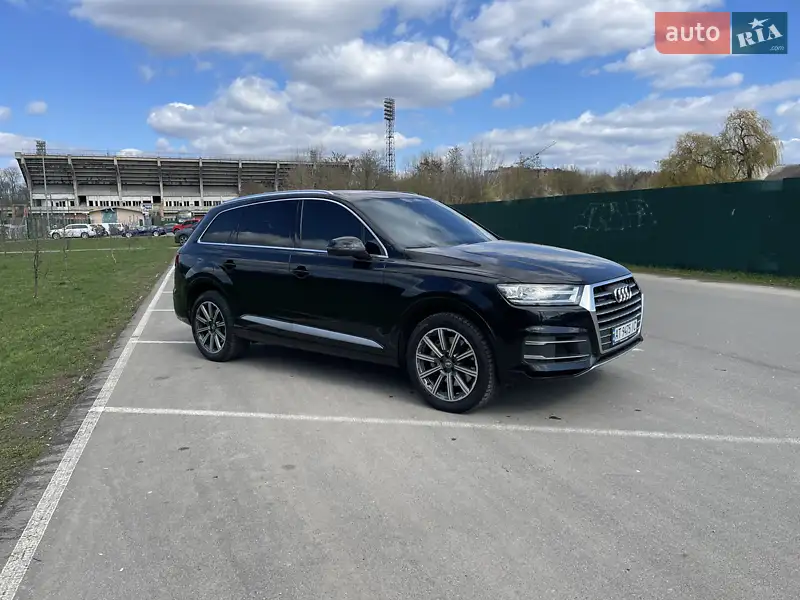 Внедорожник / Кроссовер Audi Q7 2016 в 