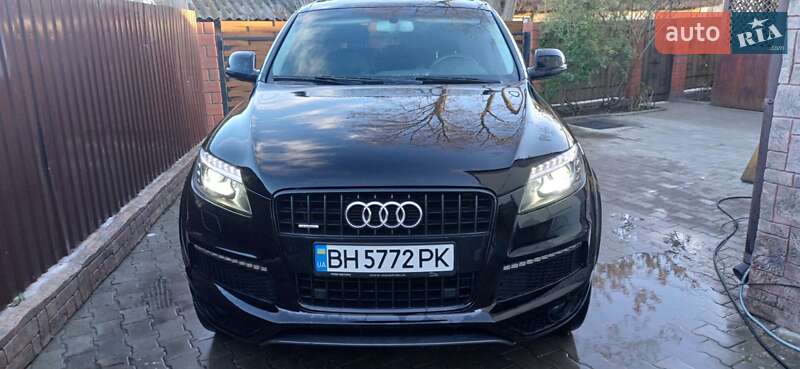 Позашляховик / Кросовер Audi Q7 2013 в 