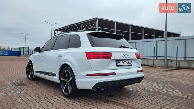 Внедорожник / Кроссовер Audi Q7 2016 в Полтаве