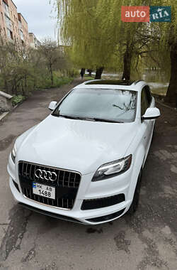 Позашляховик / Кросовер Audi Q7 2011 в 