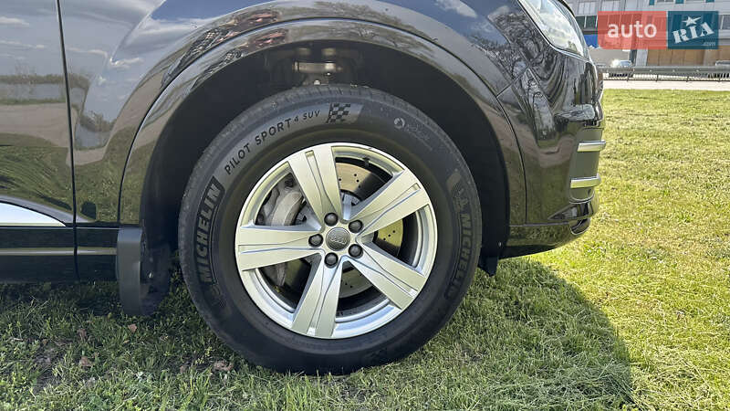 Позашляховик / Кросовер Audi Q7 2016 в Дніпрі