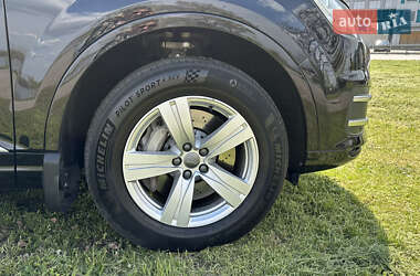 Внедорожник / Кроссовер Audi Q7 2016 в 