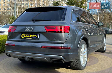 Позашляховик / Кросовер Audi Q7 2016 в 